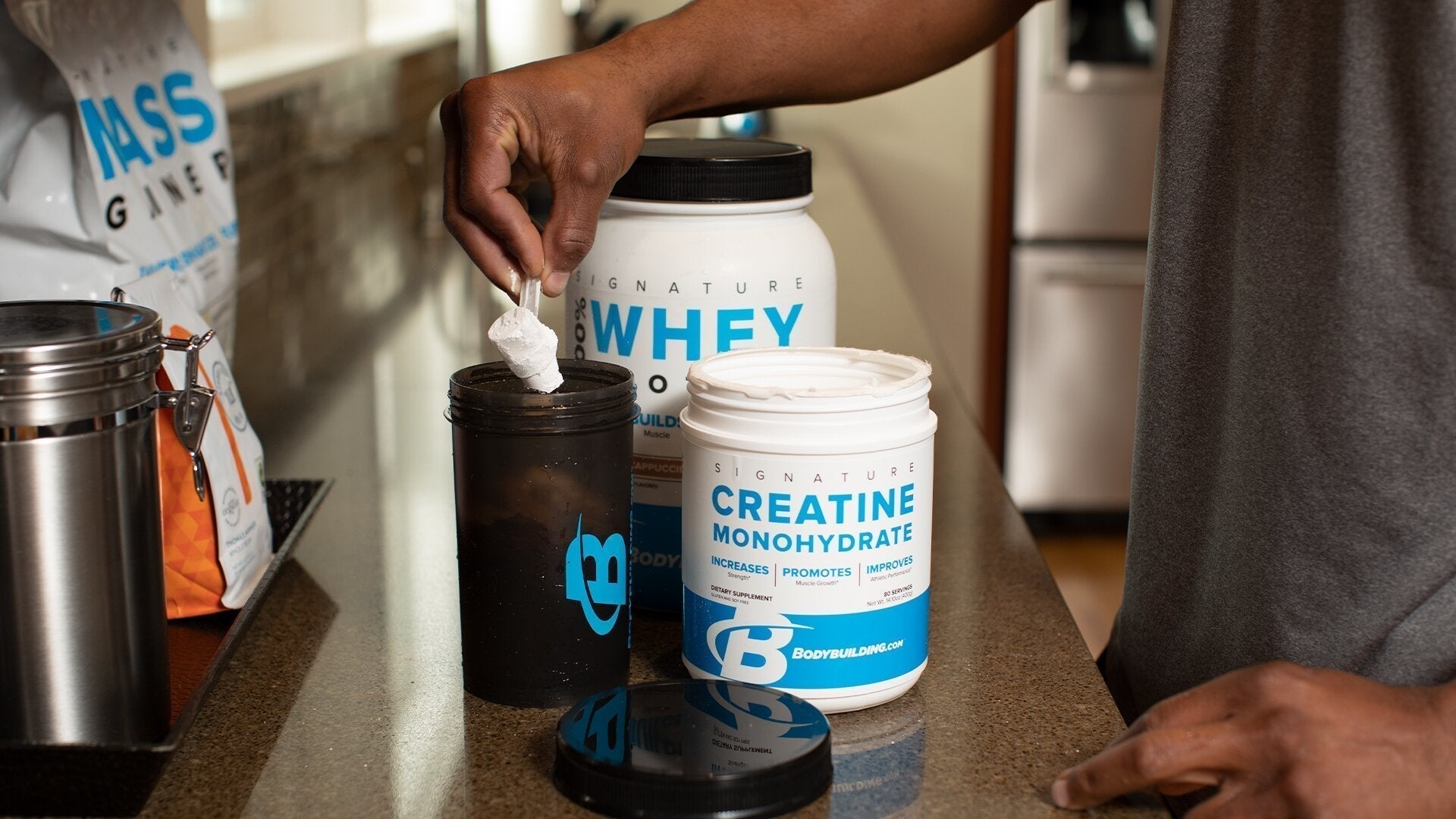 How Much Creatine Per Day to Build Muscle: Expert Guide