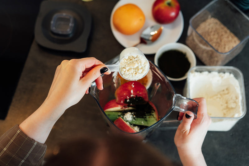 What amount of daily protein is optimal for gaining muscle mass and strength?